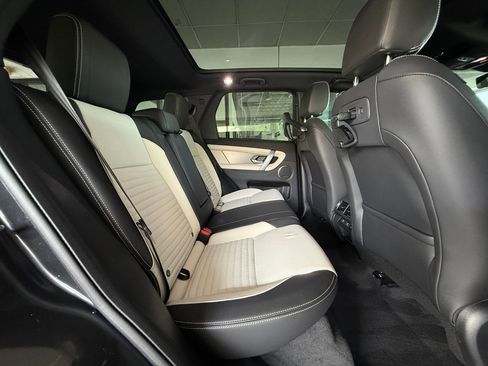 Certified 2025 Land Rover Discovery Sport Dynamic SE AWD/4WD image 30