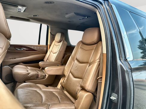 Used 2016 Cadillac Escalade ESV Platinum AWD/4WD image 26