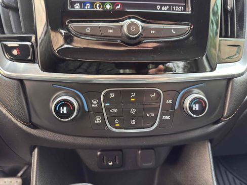 Used 2020 Chevrolet Traverse LS image 41