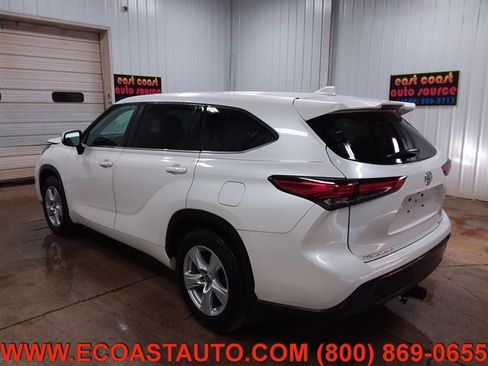 Used 2020 Toyota Highlander LE image 6