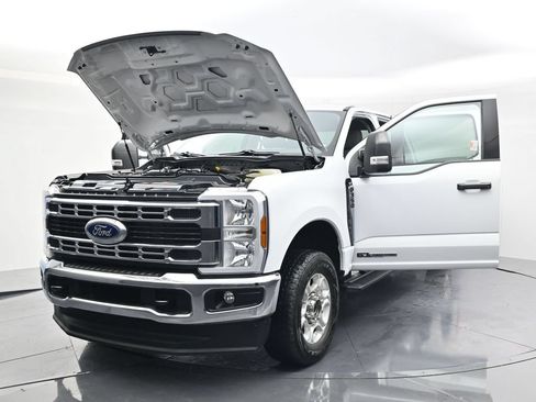 Used 2025 Ford F350 XLT AWD/4WD image 56