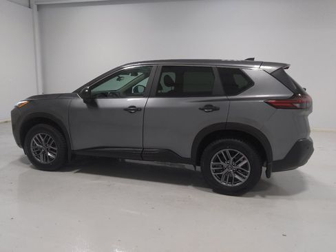 Used 2023 Nissan Rogue S AWD/4WD image 3