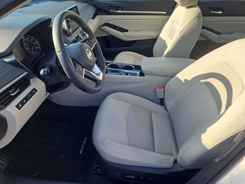 Used 2021 Nissan Altima 2.5 SV w/ SV Premium Package image 28