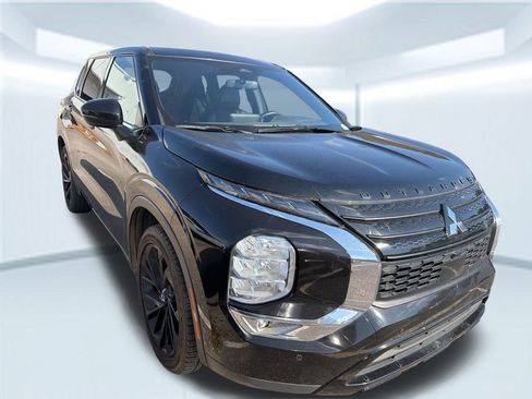 Used 2022 Mitsubishi Outlander SE image 8