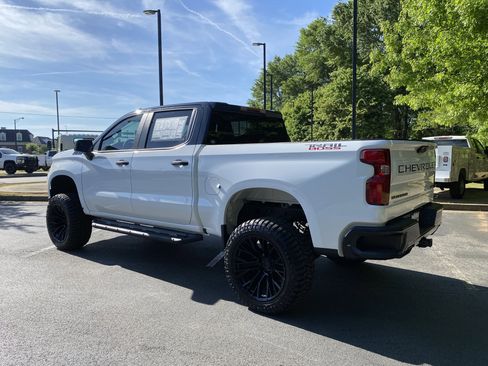New 2026 Chevrolet Silverado 1500 Custom Trail Boss w/ LPO, Dark Essentials Package AWD/4WD image 7