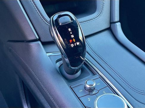 New 2026 Cadillac XT5 Luxury image 16