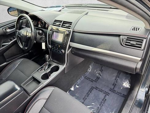 Used 2016 Toyota Camry SE image 18