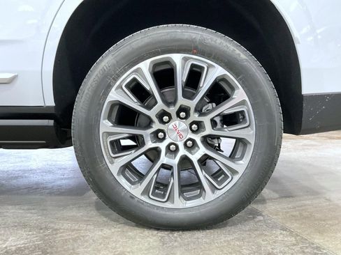 New 2026 GMC Yukon Denali w/ Sun & Power Step Package image 24