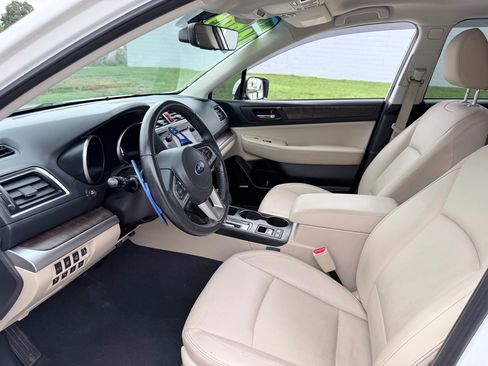 Used 2017 Subaru Outback 3.6R Limited image 11