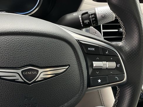 Used 2025 Genesis G70 2.5T image 22