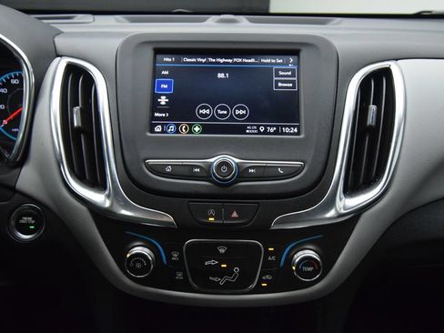 Used 2022 Chevrolet Equinox LS AWD/4WD image 16