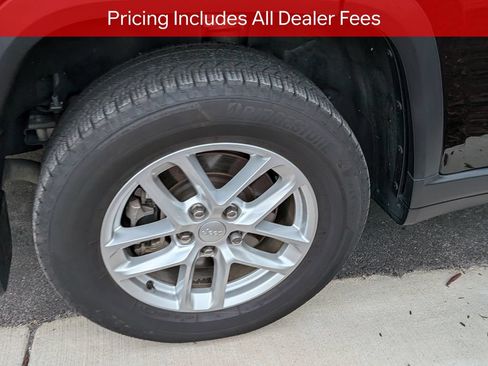 Used 2022 Jeep Grand Cherokee L Laredo w/ Luxury Tech Group I AWD/4WD image 7