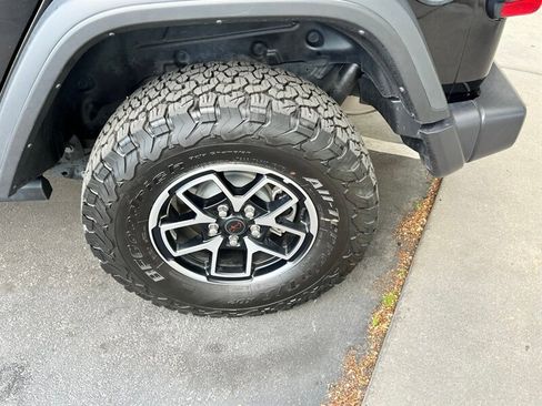 Used 2025 Jeep Wrangler Unlimited Rubicon image 12