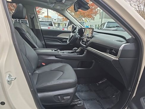 Used 2024 Toyota Grand Highlander Platinum image 12
