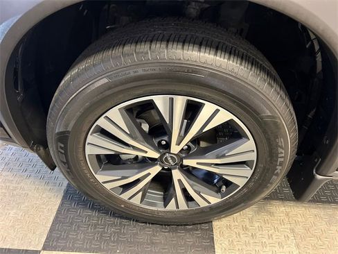 Used 2023 Nissan Rogue SV image 8