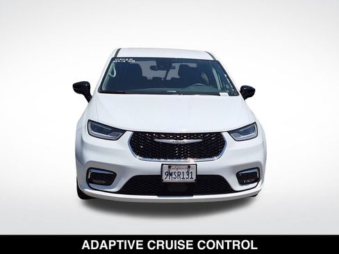 Used 2024 Chrysler Pacifica Limited FWD image 4