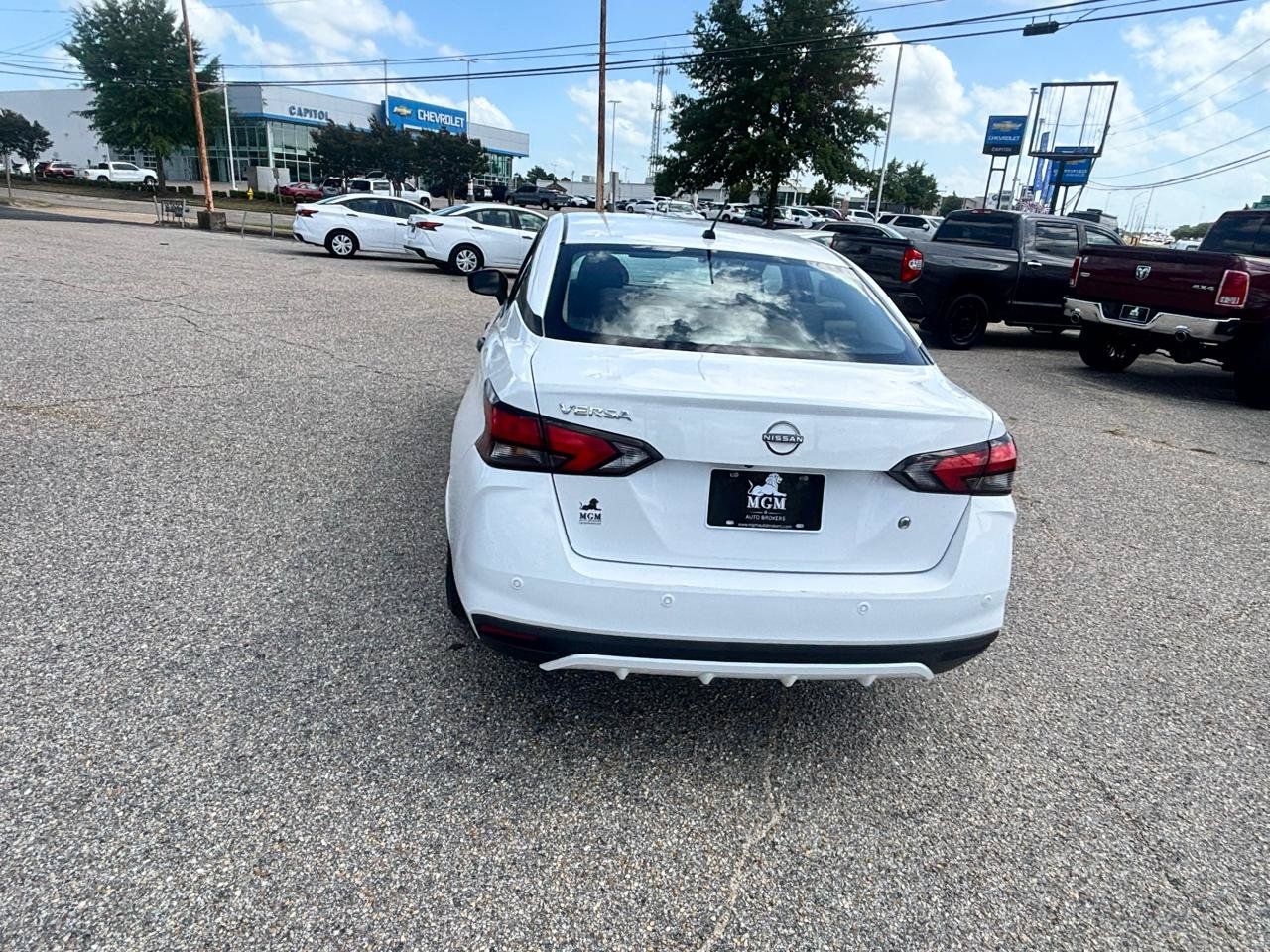 Used 2023 Nissan Versa S FWD image 18