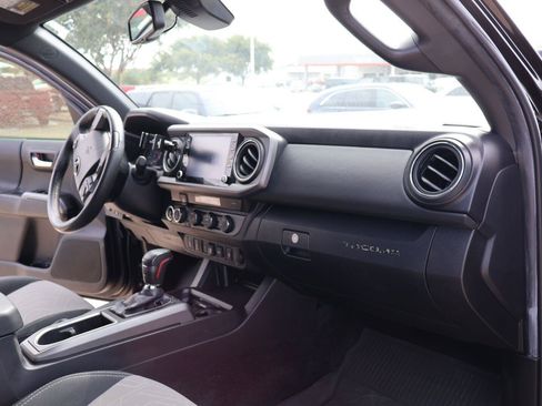 Used 2023 Toyota Tacoma TRD Off-Road w/ Technology Package AWD/4WD image 19