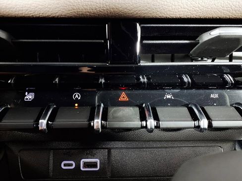 New 2026 GMC Canyon Denali image 13