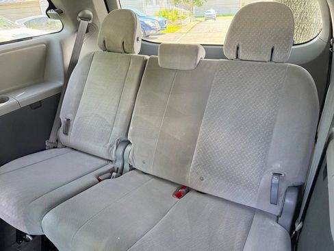 Used 2017 Toyota Sienna LE FWD image 16