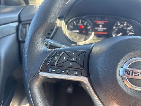 Used 2019 Nissan Rogue S image 22