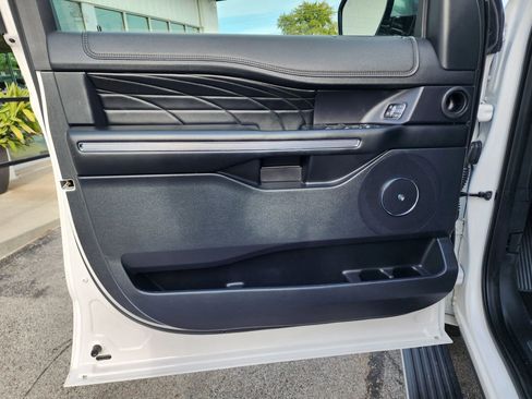 Used 2019 Ford Expedition Platinum image 14