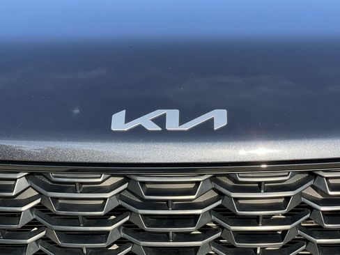 Used 2025 Kia Sorento LX FWD image 12