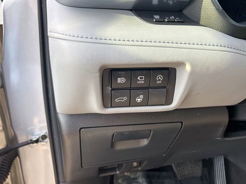 Used 2024 Toyota Highlander Platinum FWD image 39