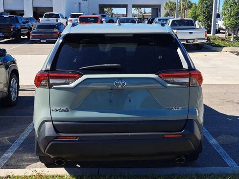Used 2019 Toyota RAV4 XLE Premium image 5