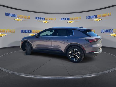 New 2026 Chevrolet Equinox EV LT image 9