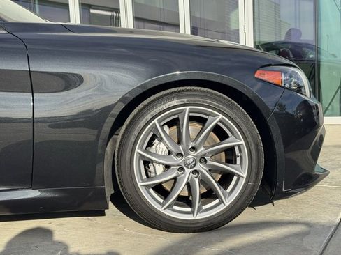 Used 2025 Alfa Romeo Giulia image 10