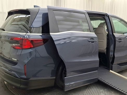 Used 2026 Honda Odyssey Touring image 4