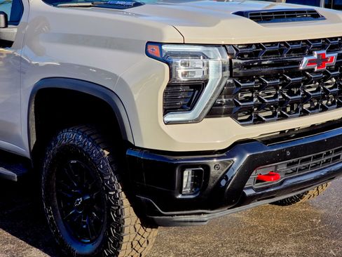 Used 2026 Chevrolet Silverado 2500 ZR2 w/ LPO, Dark Essentials Package image 7