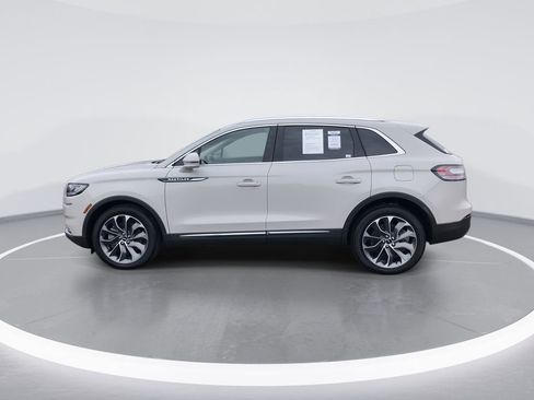 Used 2022 Lincoln Nautilus Reserve image 5