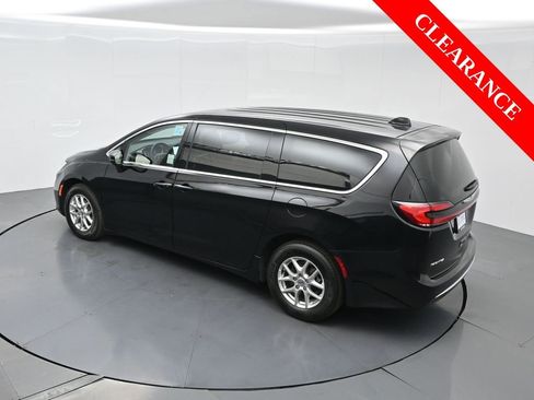 Used 2024 Chrysler Pacifica Touring-L image 58