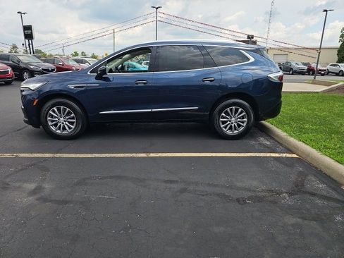 Used 2022 Buick Enclave Essence image 4