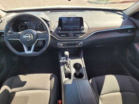 Used 2025 Nissan Altima 2.5 SV FWD image 9