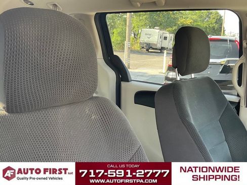 Used 2017 Dodge Grand Caravan SE FWD image 14