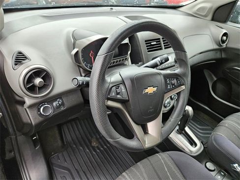 Used 2014 Chevrolet Sonic LT image 17