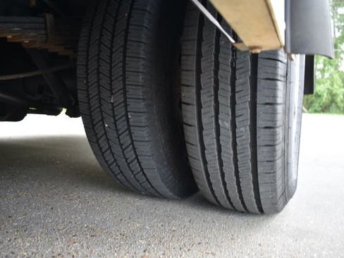 Used 2010 Ford E-450 and Econoline 450 Super Duty image 18