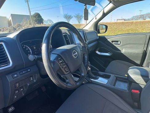 Used 2022 Nissan Frontier SV image 11