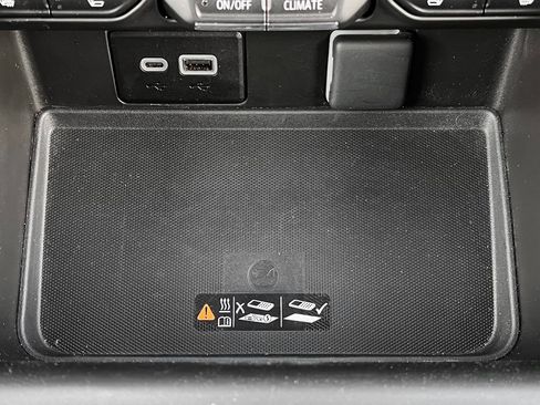 Used 2024 Chevrolet Suburban RST image 25