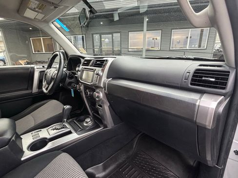 Used 2016 Toyota 4Runner SR5 AWD/4WD image 22