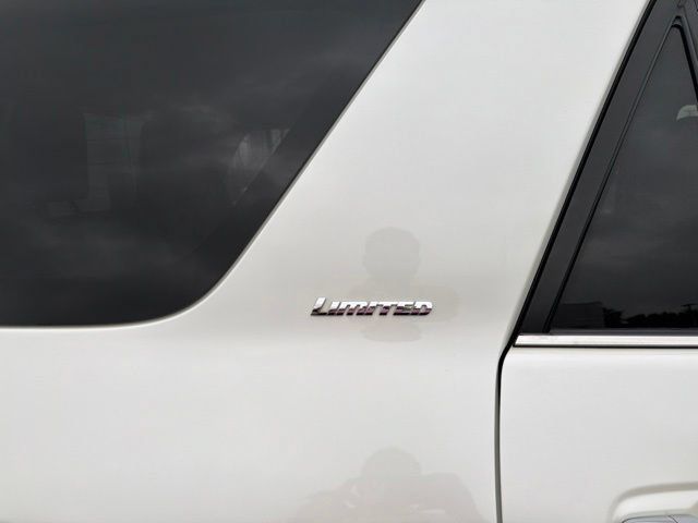 Used 2015 Toyota 4Runner Limited AWD/4WD image 9