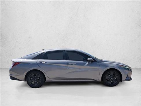 Used 2021 Hyundai Elantra SEL w/ Cargo Package FWD image 4