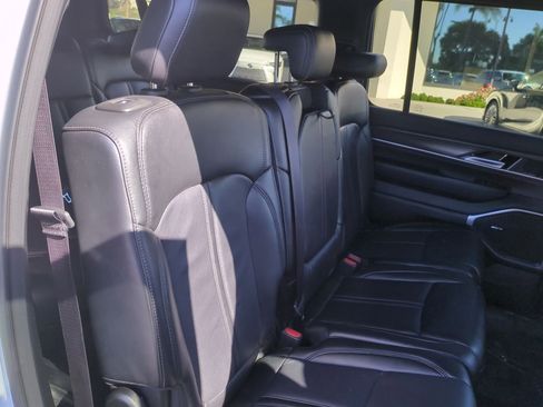 Used 2024 Jeep Wagoneer L Series III w/ Flexible Seating Group image 34