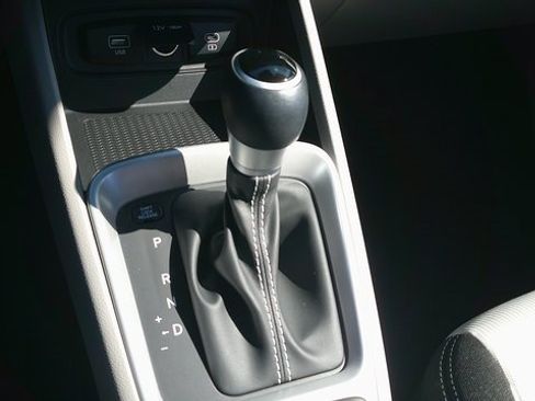 Certified 2024 Hyundai Venue SEL image 13