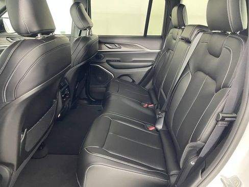 New 2026 Jeep Grand Cherokee Limited w/ Luxury Tech Group II AWD/4WD image 9