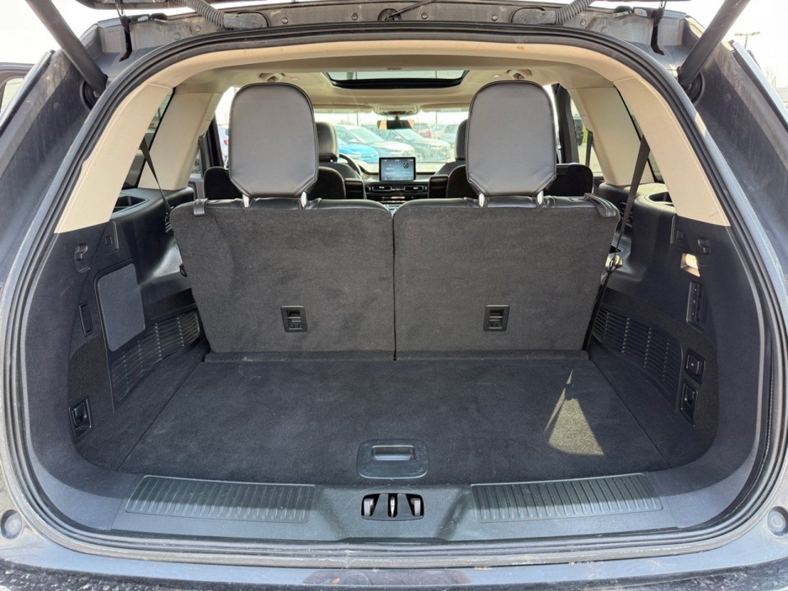 Used 2022 Lincoln Aviator AWD w/ Premium Package image 32