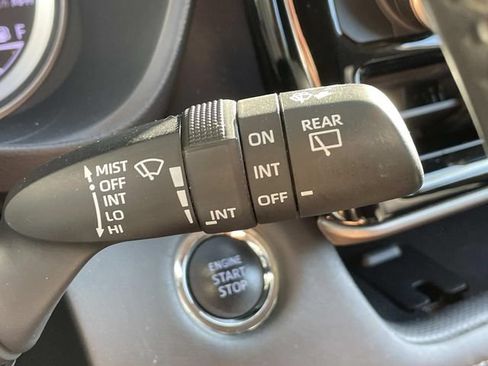 Used 2022 Toyota Highlander LE FWD image 28